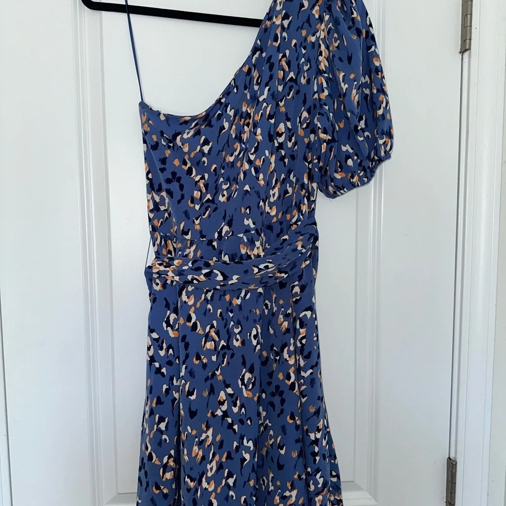 Nine West Stylish Blue and Coral Patterned One Shoulder Ballon Sleeve Mini Dress - Picture 9 of 9